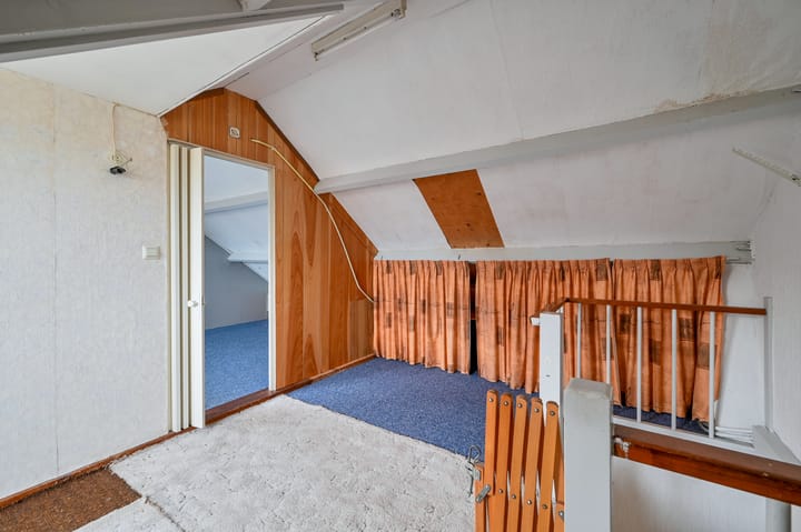 Spacious Corner House with Large Garden, Garage and Parking in Proostdijland — 45