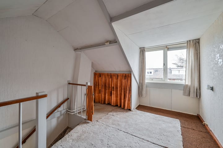 Spacious Corner House with Large Garden, Garage and Parking in Proostdijland — 47