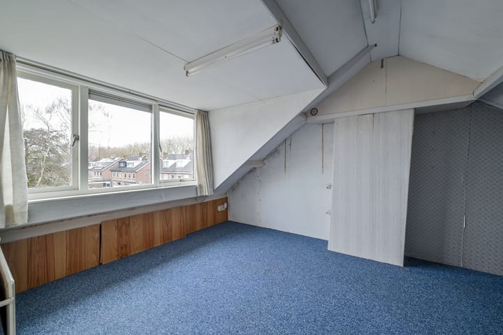 Spacious Corner House with Large Garden, Garage and Parking in Proostdijland — 49