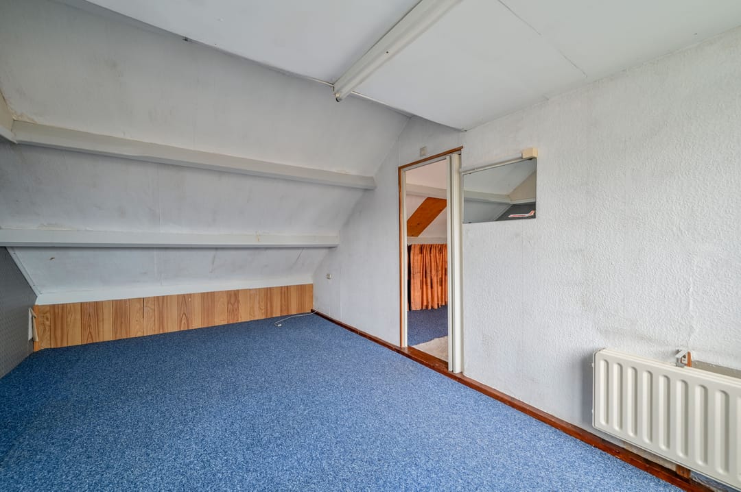 Spacious Corner House with Large Garden, Garage and Parking in Proostdijland — 52