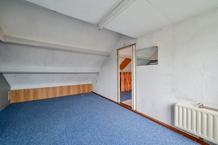 Spacious Corner House with Large Garden, Garage and Parking in Proostdijland — 51