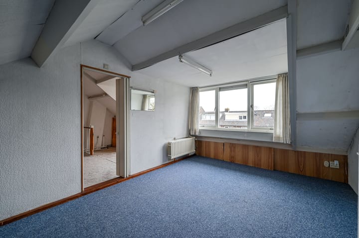 Spacious Corner House with Large Garden, Garage and Parking in Proostdijland — 53