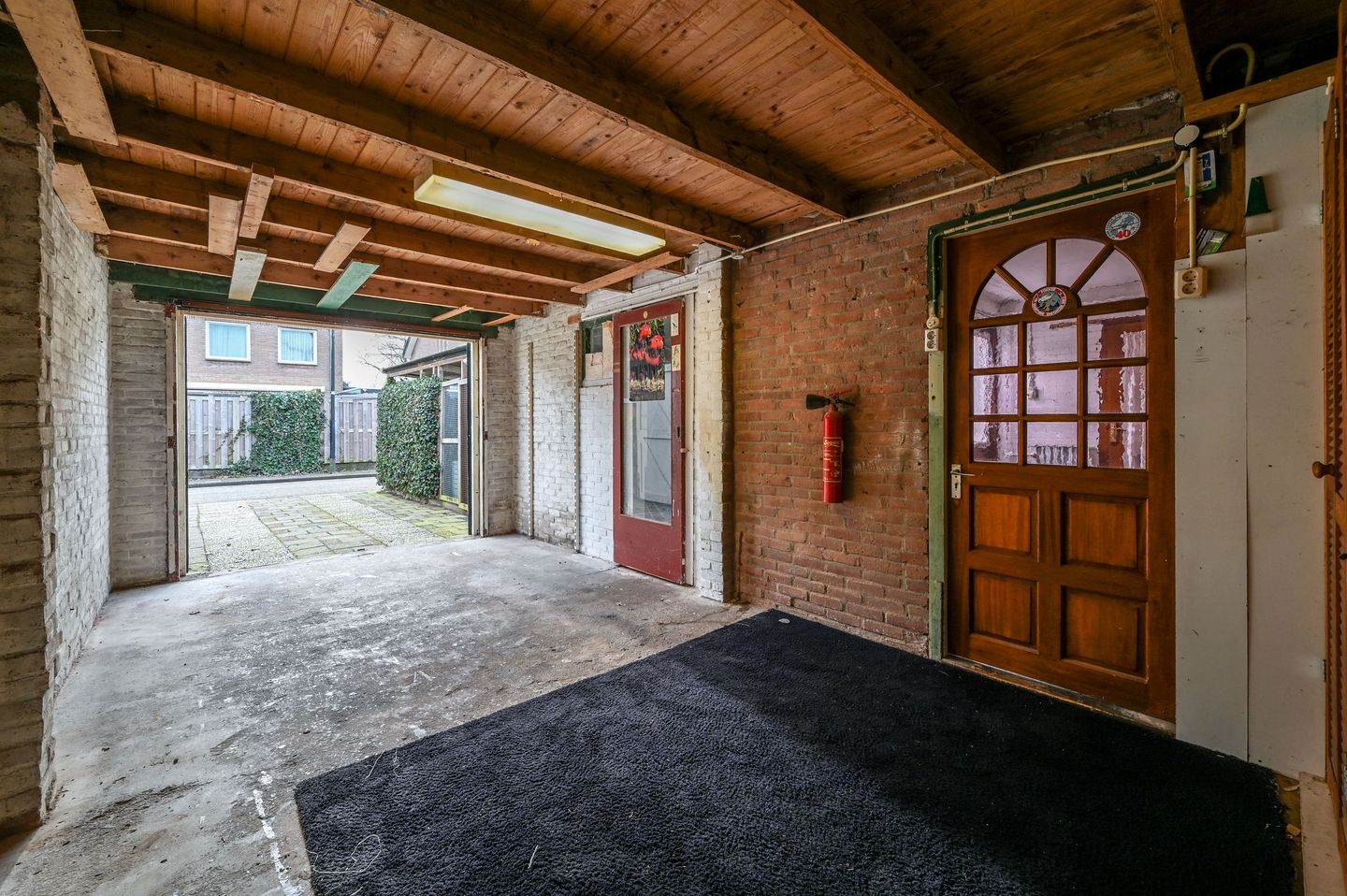 Spacious Corner House with Large Garden, Garage and Parking in Proostdijland — 58