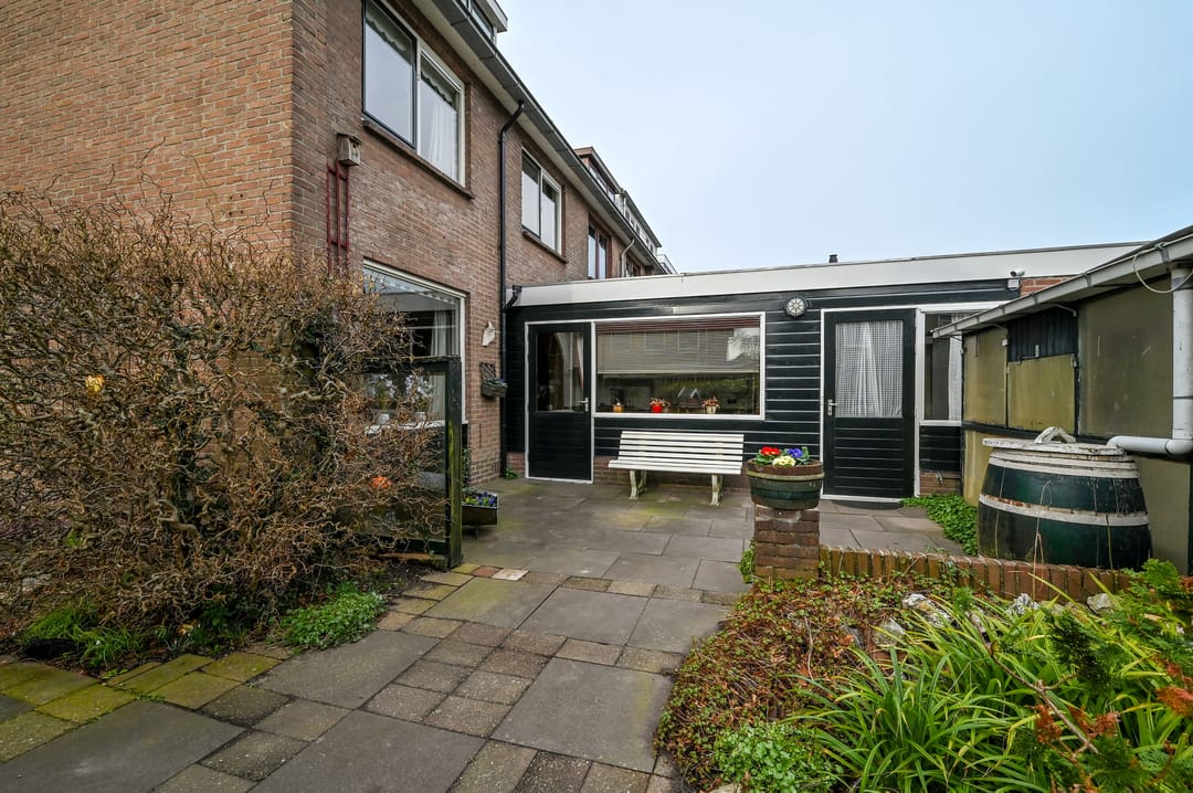 Spacious Corner House with Large Garden, Garage and Parking in Proostdijland — 62