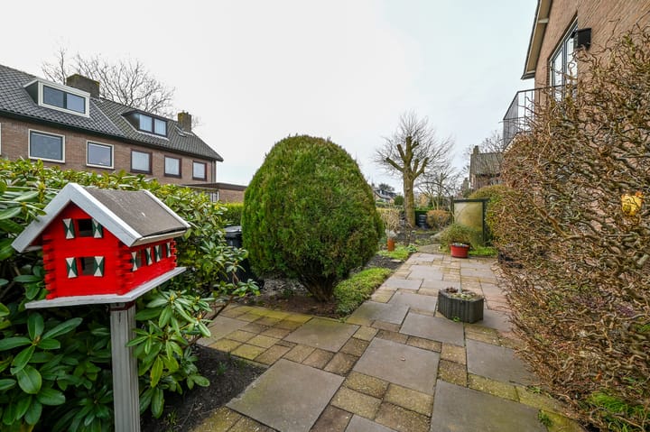 Spacious Corner House with Large Garden, Garage and Parking in Proostdijland — 73