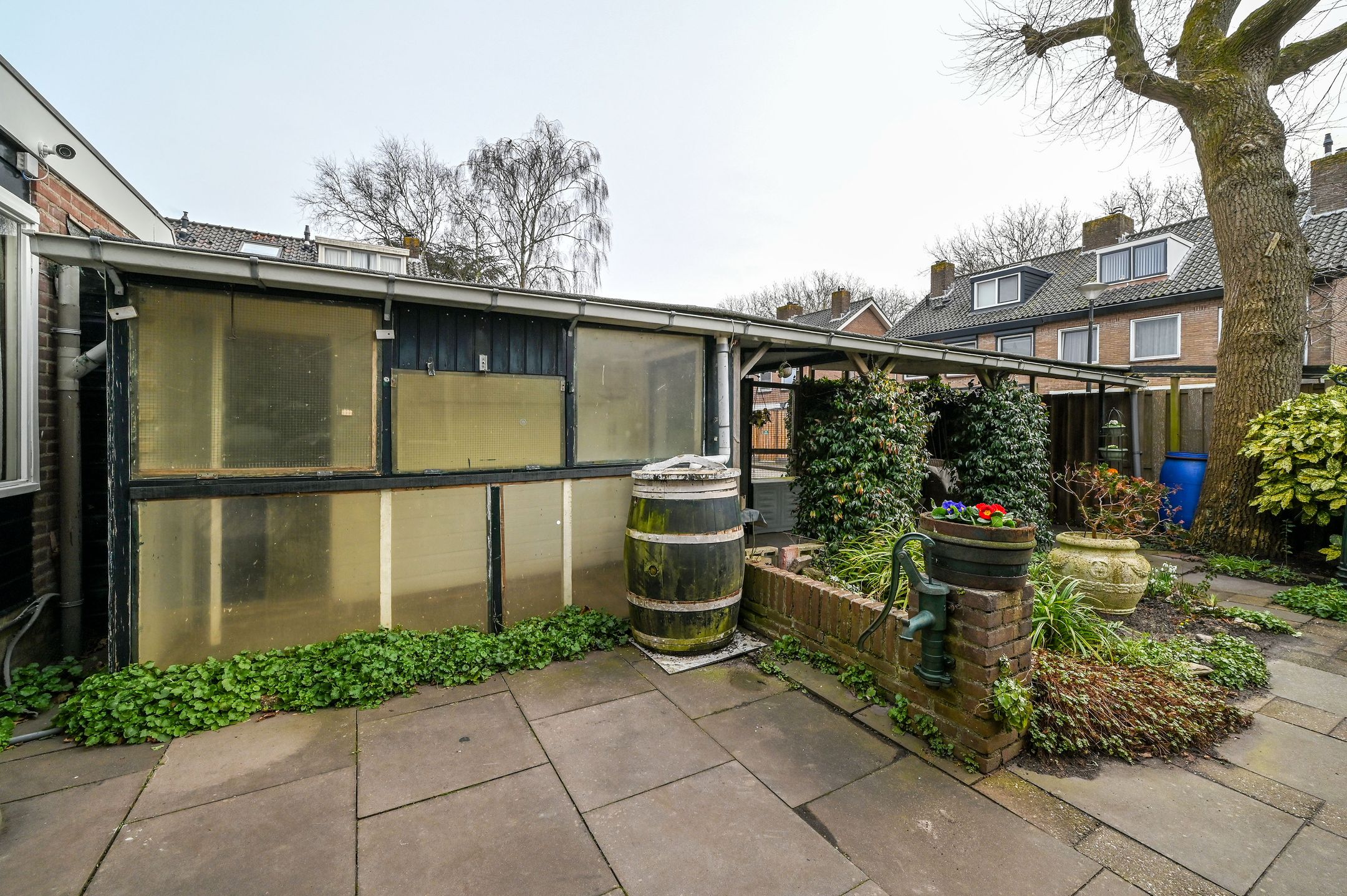Spacious Corner House with Large Garden, Garage and Parking in Proostdijland — 66