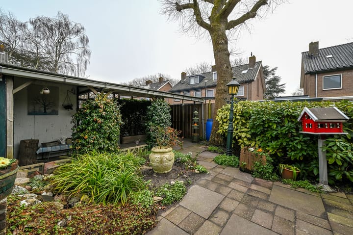 Spacious Corner House with Large Garden, Garage and Parking in Proostdijland — 75