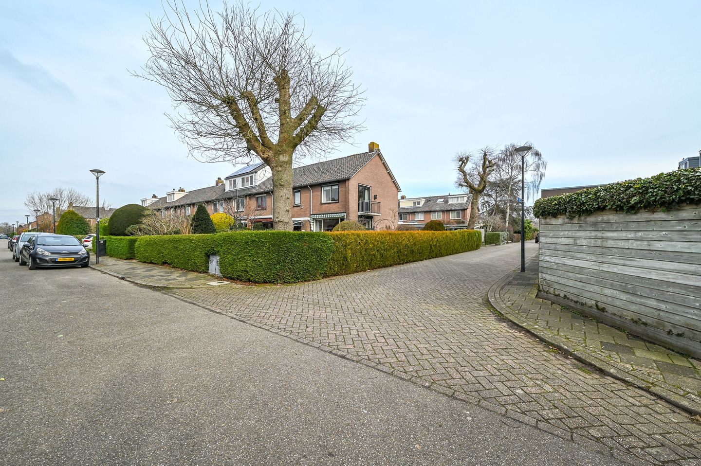 Spacious Corner House with Large Garden, Garage and Parking in Proostdijland — 80