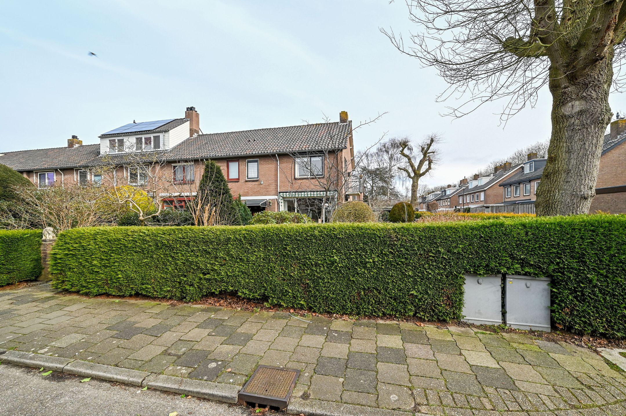 Spacious Corner House with Large Garden, Garage and Parking in Proostdijland — 83