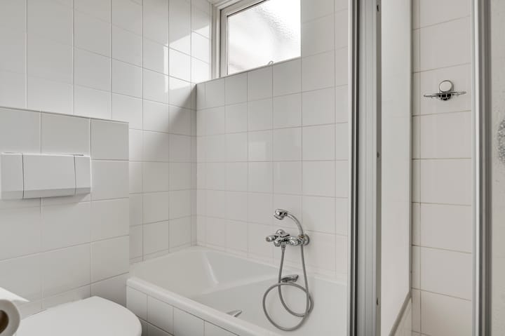Detached semi-bungalow with renovation potential in quiet Heel neighborhood — 63