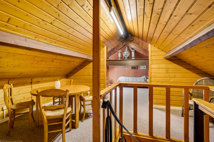 Detached semi-bungalow with renovation potential in quiet Heel neighborhood — 65