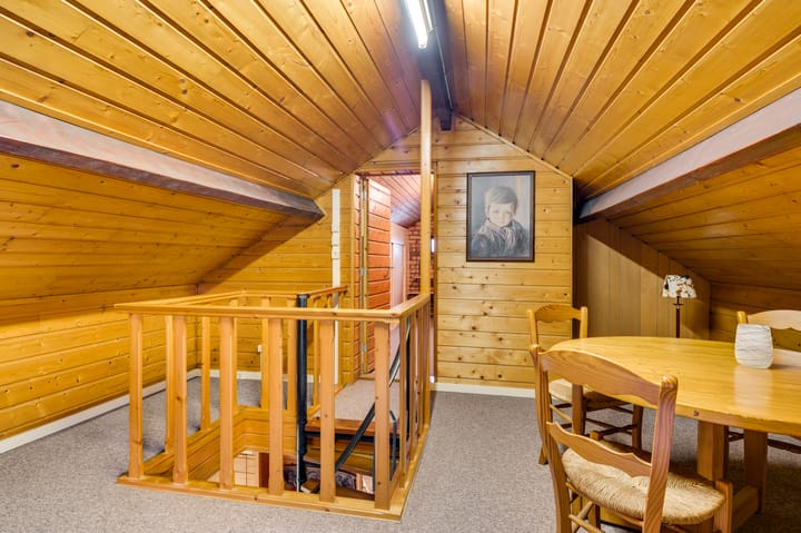 Detached semi-bungalow with renovation potential in quiet Heel neighborhood — 67