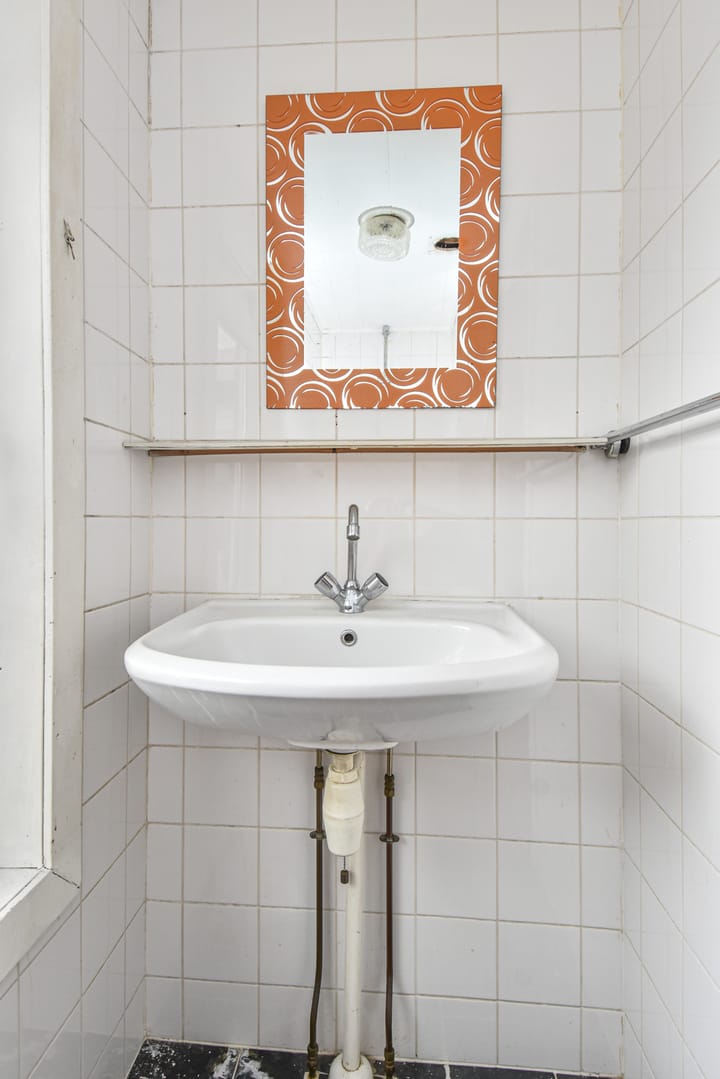 Spacious Apartment in Schiedam Marconibuurt with Renovation Potential — 19