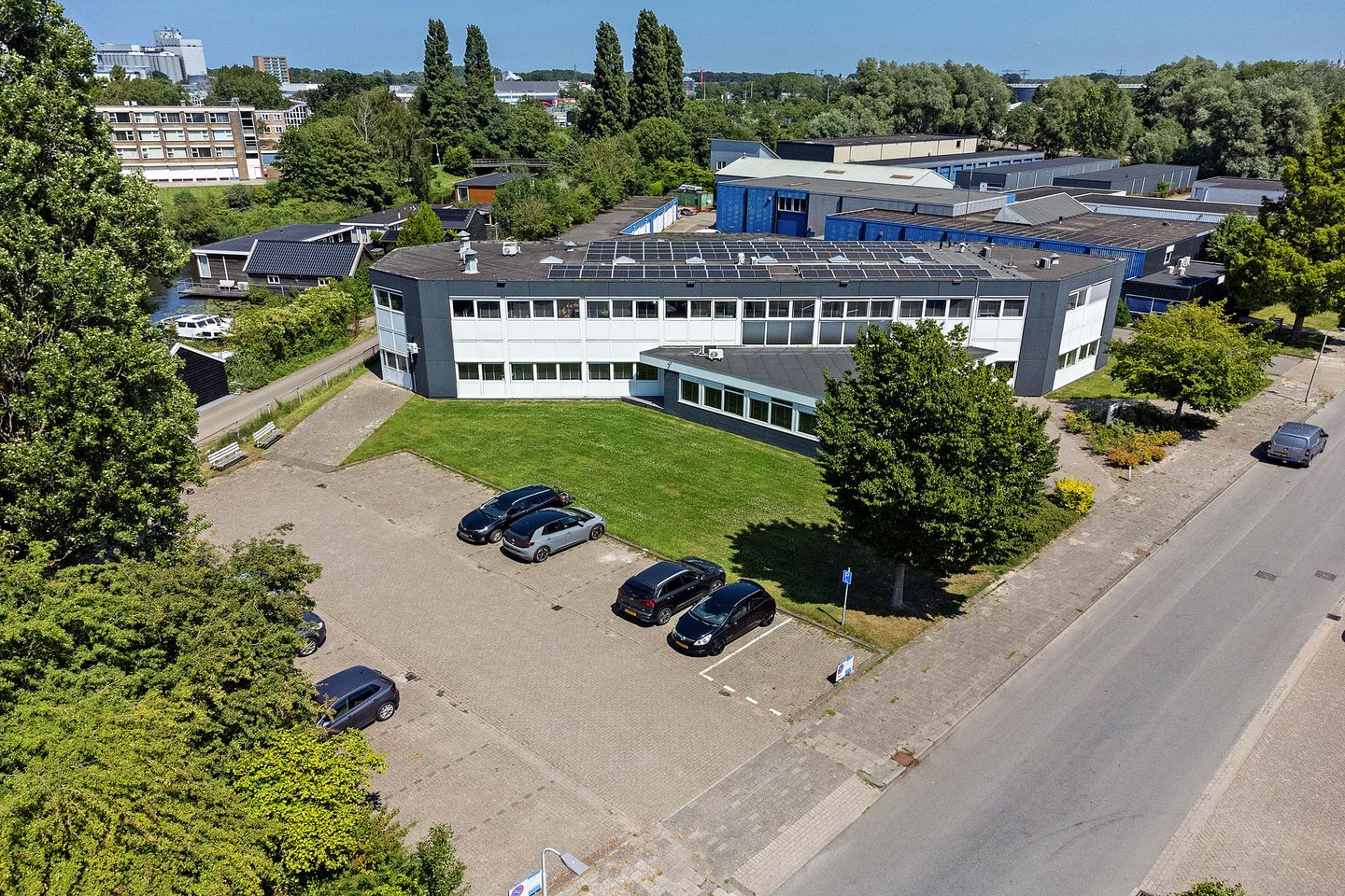 View photo 2 of Ouddeelstraat 7-a