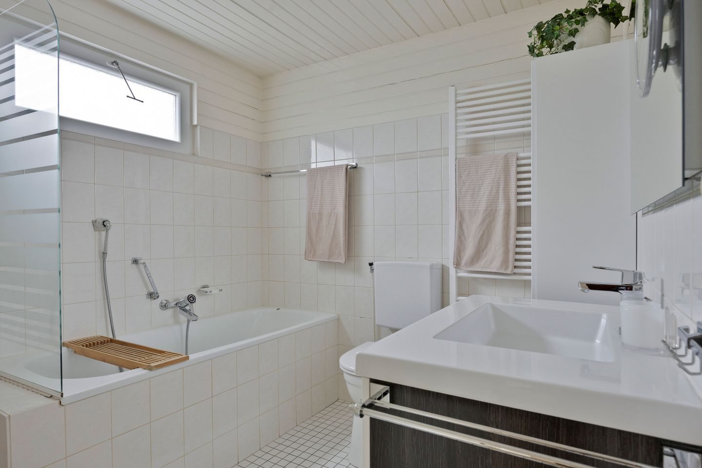 Spacious Detached Villa on Large Plot in Haaksbergen — 8