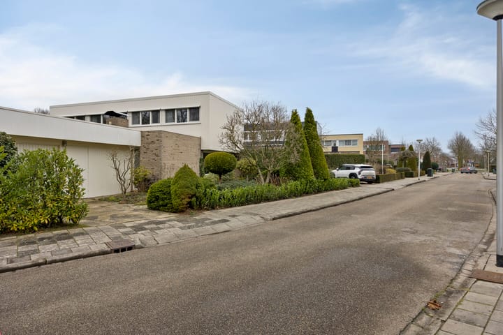 Spacious Detached Villa on Large Plot in Haaksbergen — 9