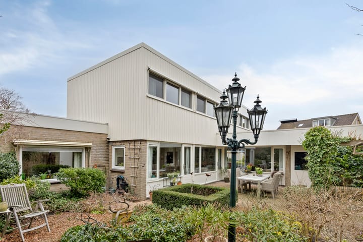 Spacious Detached Villa on Large Plot in Haaksbergen — 72