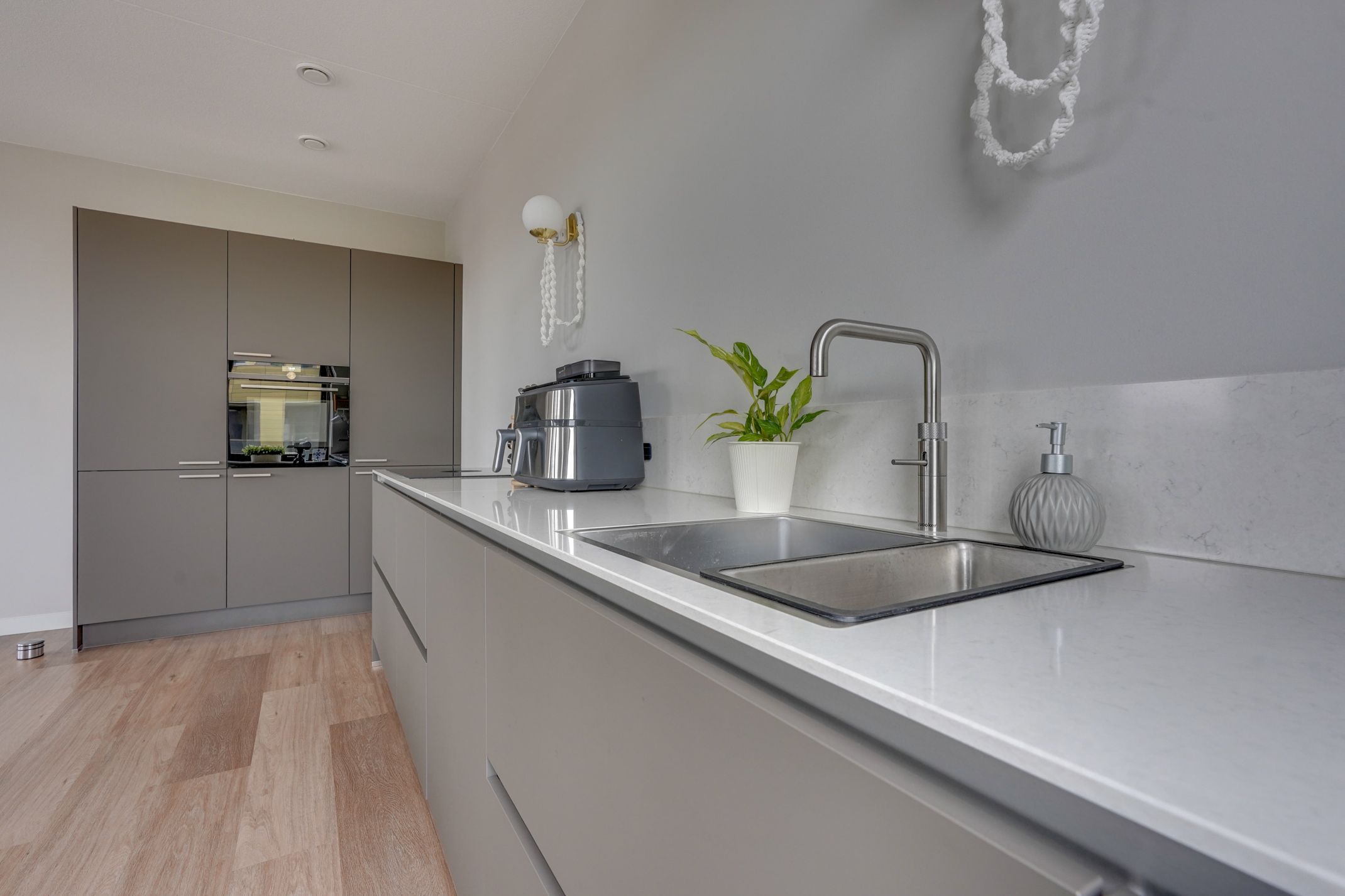 Charming Modern Apartment in Woerden's Staatsliedenkwartier — 57