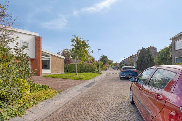 Spacious Detached House with Four Bedrooms in Peaceful Ilpendam — 18