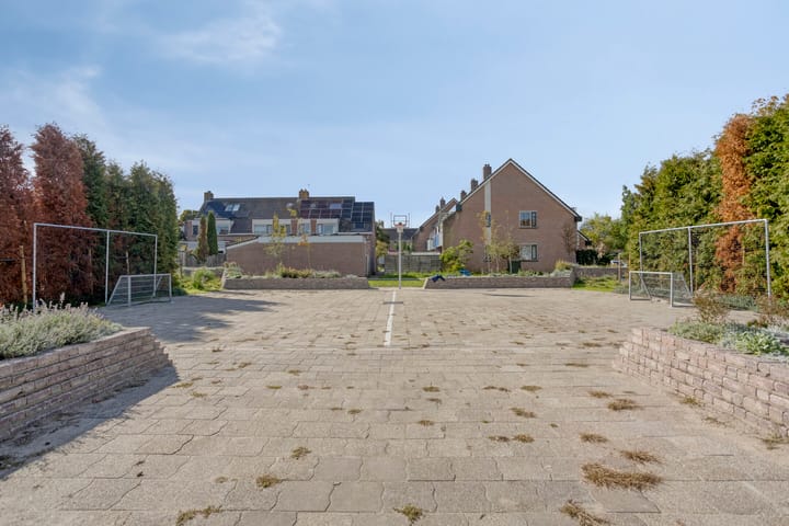 Spacious Detached House with Four Bedrooms in Peaceful Ilpendam — 92