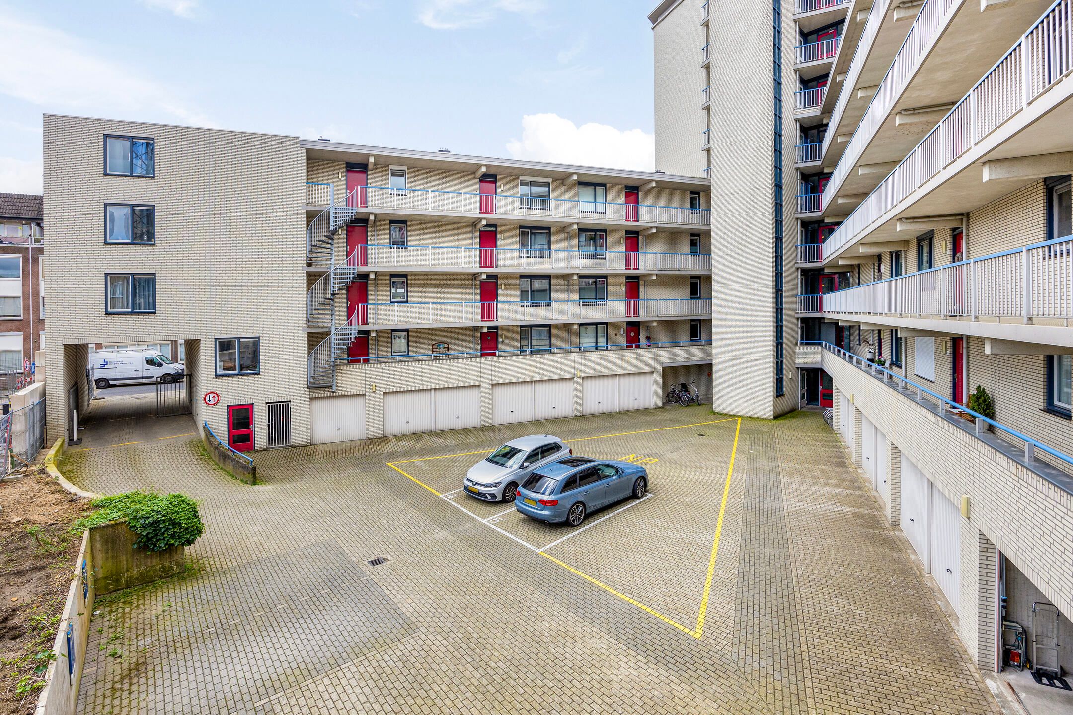 Foto 15 van Stationsplein 16-25