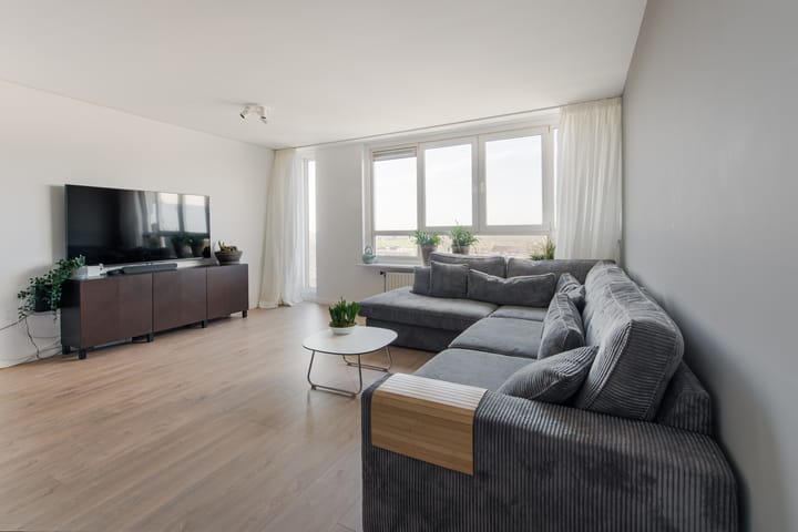 Photo 2 of Sandenburg 215