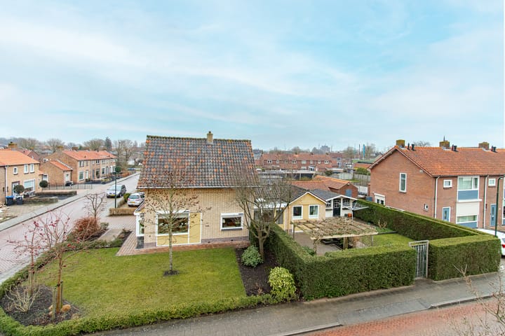 Spacious detached home with open views in Werkendam Burchtpolder — 12