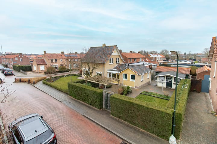Spacious detached home with open views in Werkendam Burchtpolder — 13