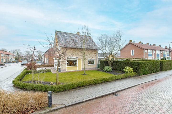 Spacious detached home with open views in Werkendam Burchtpolder — 19