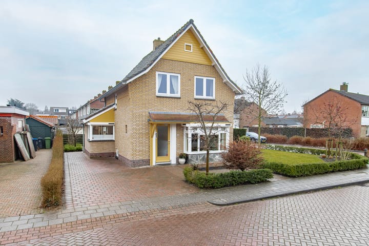 Spacious detached home with open views in Werkendam Burchtpolder — 21