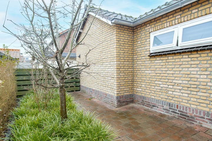 Spacious detached home with open views in Werkendam Burchtpolder — 27