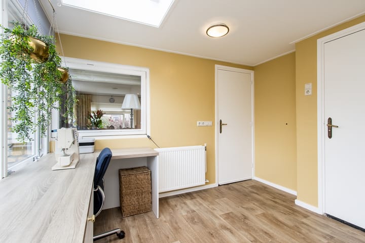 Spacious detached home with open views in Werkendam Burchtpolder — 73