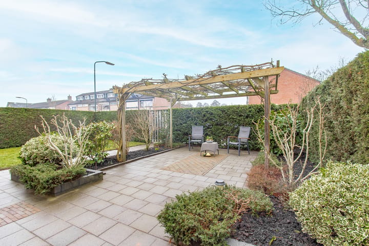 Spacious detached home with open views in Werkendam Burchtpolder — 123