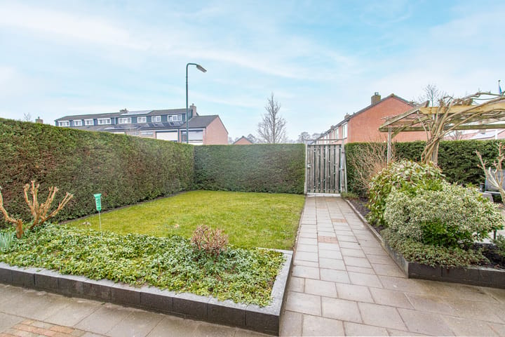 Spacious detached home with open views in Werkendam Burchtpolder — 125