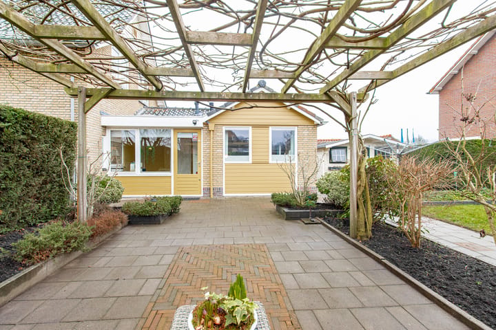 Spacious detached home with open views in Werkendam Burchtpolder — 135