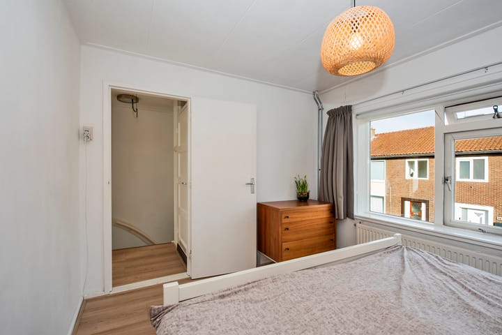 Terraced House with 3 Bedrooms and 10 Solar Panels — 31