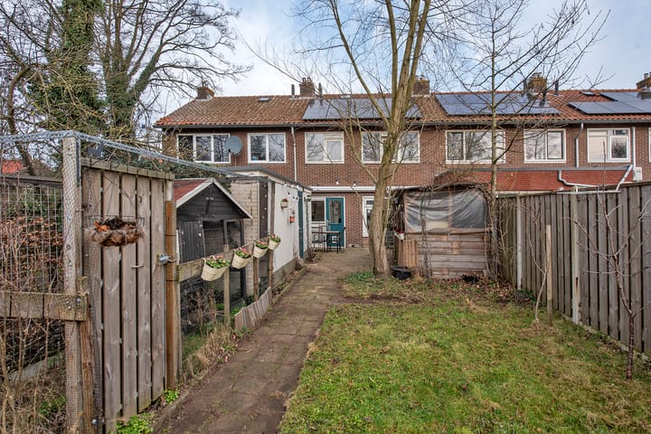 Terraced House with 3 Bedrooms and 10 Solar Panels — 51