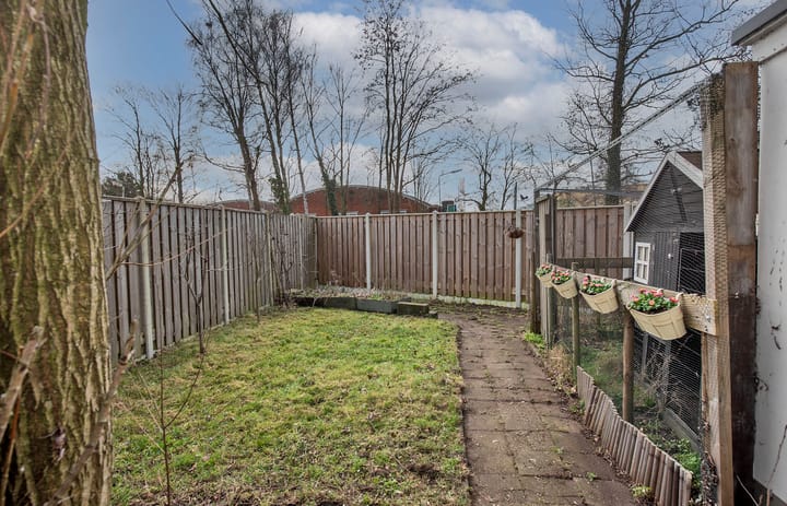 Terraced House with 3 Bedrooms and 10 Solar Panels — 53