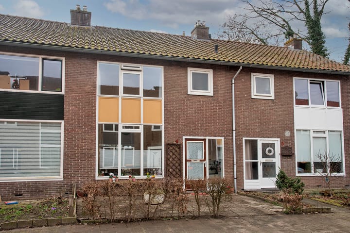 Terraced House with 3 Bedrooms and 10 Solar Panels — 55