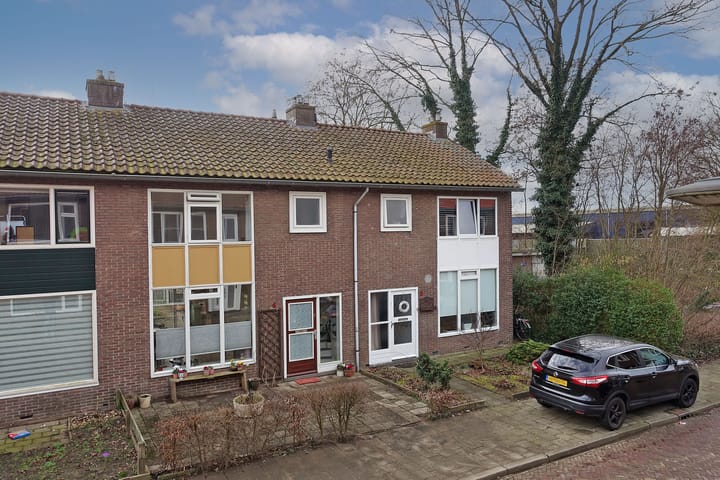 Terraced House with 3 Bedrooms and 10 Solar Panels — 57