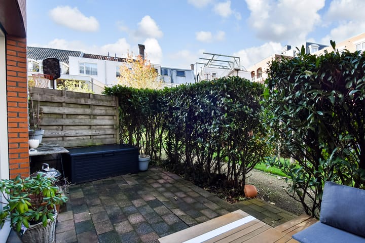 Spacious Modern Townhouse with Private Parking in Huygenspark — 22