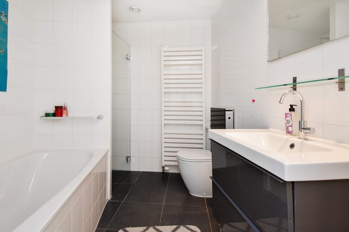 Spacious Modern Townhouse with Private Parking in Huygenspark — 40