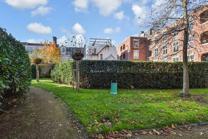 Spacious Modern Townhouse with Private Parking in Huygenspark — 47