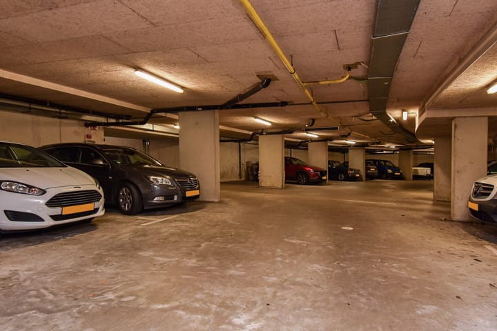 Spacious Modern Townhouse with Private Parking in Huygenspark — 53