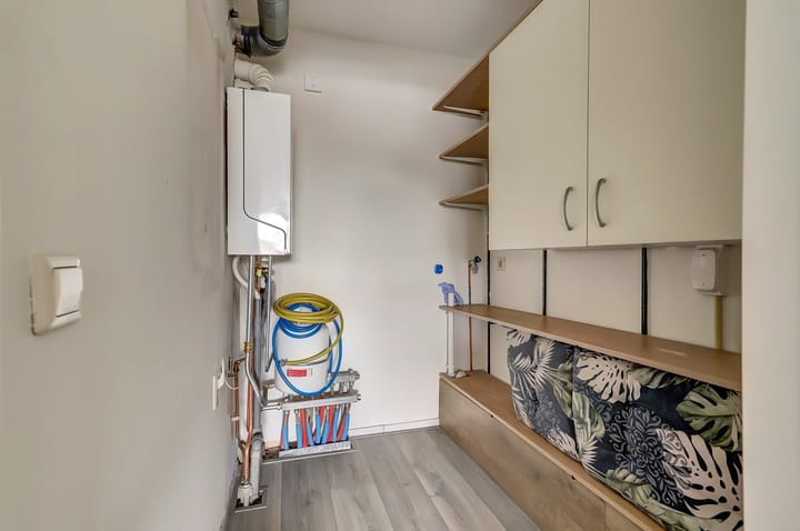 Spacious and Modern 3-Room Apartment with 2 Parking Spaces and Lift — 27