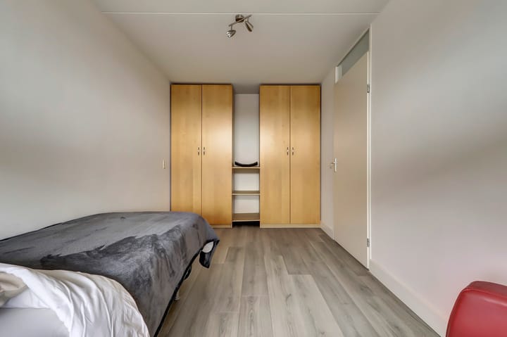 Spacious and Modern 3-Room Apartment with 2 Parking Spaces and Lift — 37