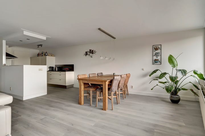 Spacious and Modern 3-Room Apartment with 2 Parking Spaces and Lift — 19
