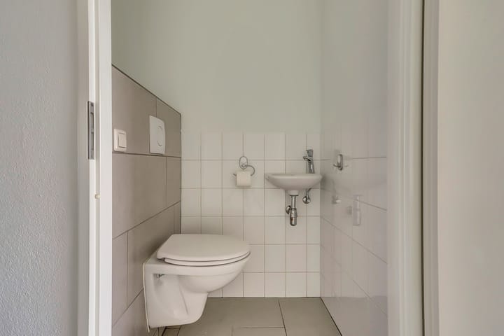 Spacious and Modern 3-Room Apartment with 2 Parking Spaces and Lift — 47