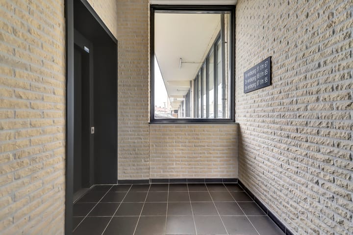 Spacious and Modern 3-Room Apartment with 2 Parking Spaces and Lift — 61