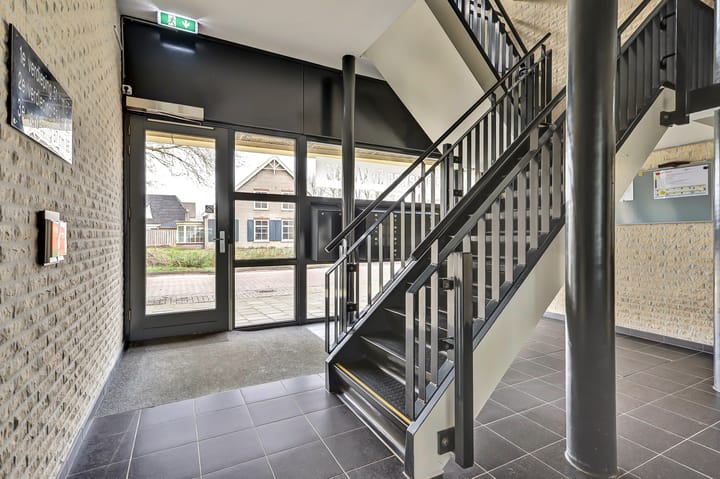 Spacious and Modern 3-Room Apartment with 2 Parking Spaces and Lift — 85